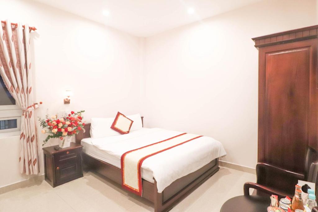 Двухместный (Стандартный двухместный номер с 1 кроватью) отеля Mai Hoang Hotel, Далат