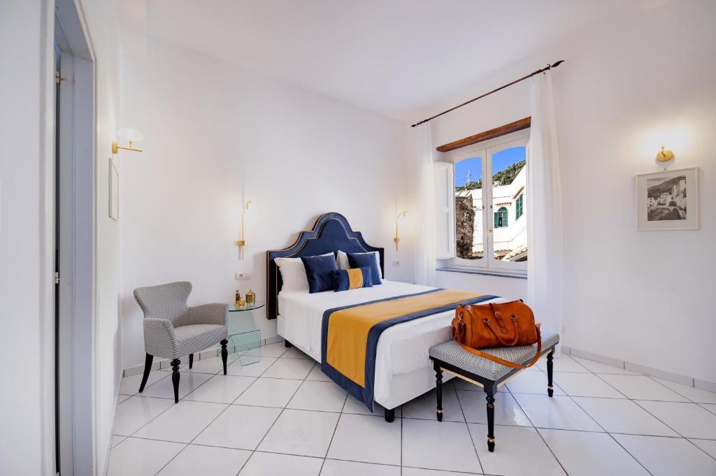 Двухместный (Номер Делюкс с кроватью размера «queen-size») отеля Amalfi Holiday Resort, Амальфи