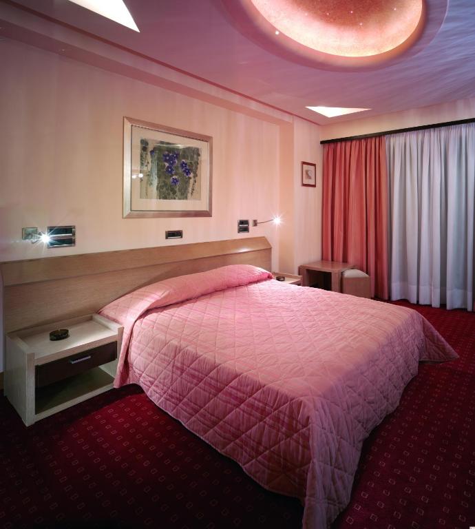 Двухместный (Специальное предложение - Небольшой двухместный номер с 1 кроватью) отеля Centrotel Hotel, Афины
