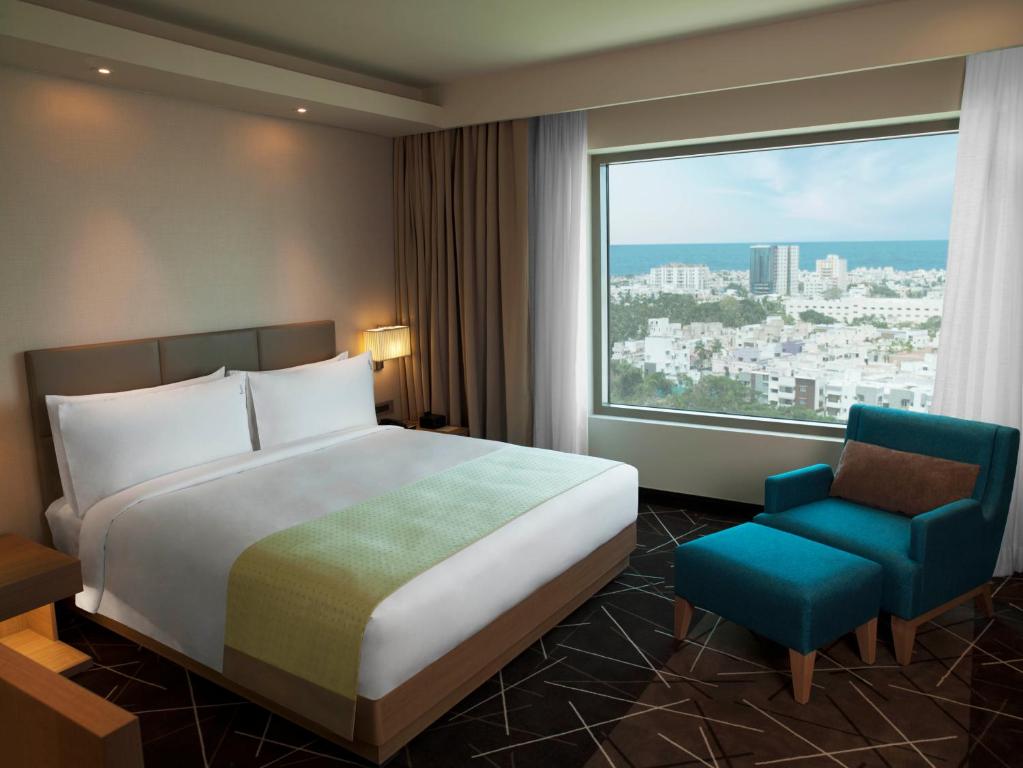 Двухместный (Executive Sea View Room  with 24 Hours Check-In & Check Out) отеля Holiday Inn Chennai OMR IT Expressway, Ченнаи