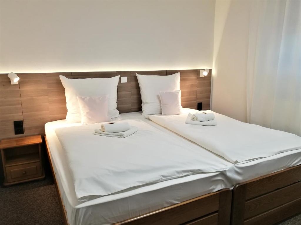 Двухместный (Двухместный номер с кроватью размера «king-size») отеля Hotel Protea, Болеславец
