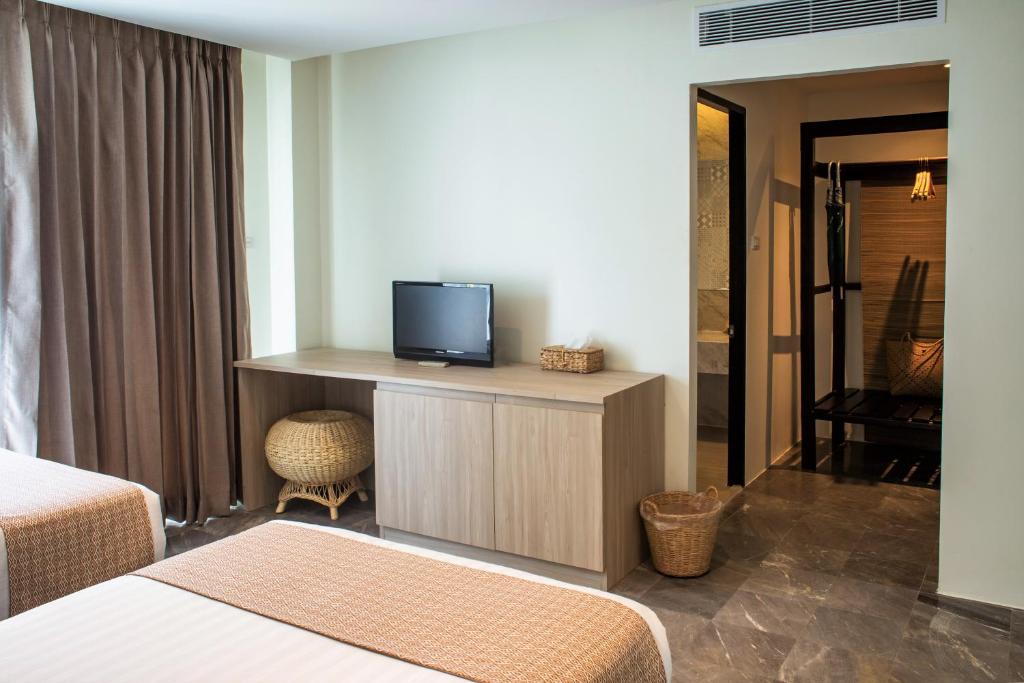 Двухместный («Простой Тайский» двухместный номер с 2 отдельными кроватями и балконом) отеля V.J. Searenity Koh Chang, Ко Чанг