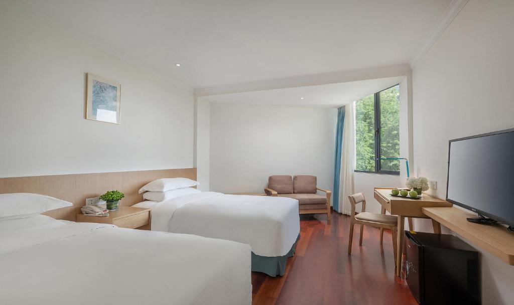 Двухместный (Улучшенный двухместный номер с 2 отдельными кроватями) отеля Sanya South China Hotel, Санья
