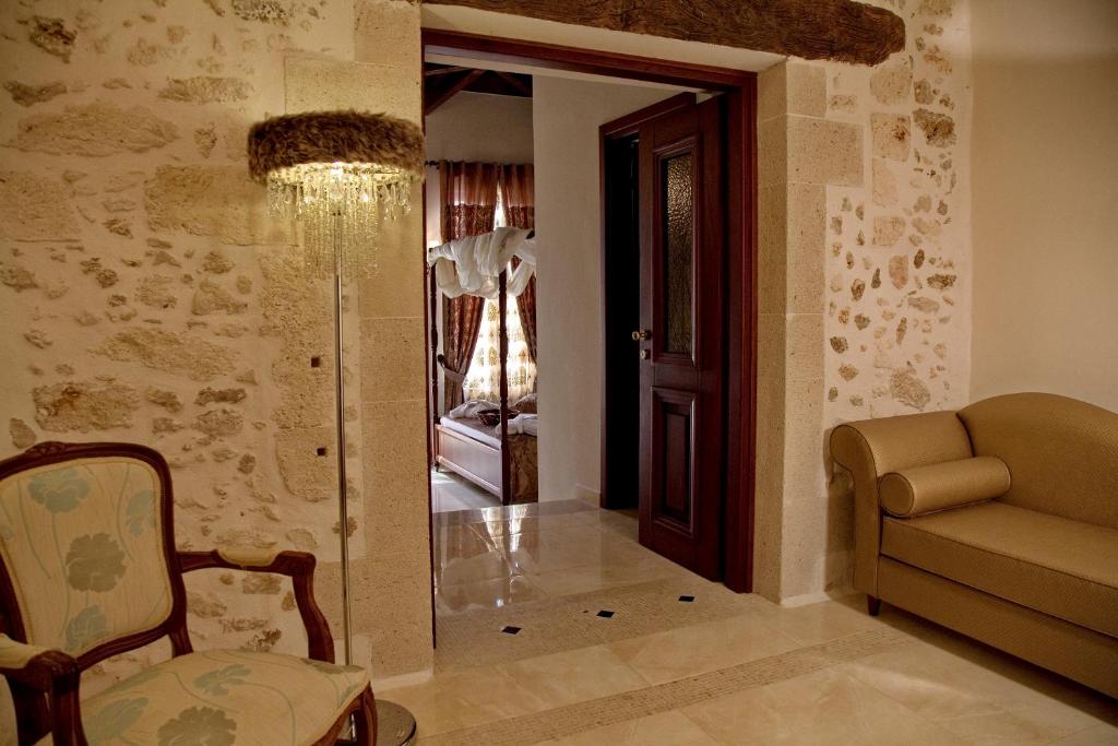 Сьюит (Представительский люкс с балконом) гостевого дома Antica Dimora Suites, Ретимно, Крит