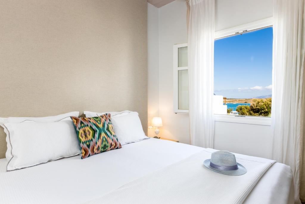 Двухместный (Улучшенный двухместный номер с 1 кроватью и частичным видом на море) апарт-отеля Kandiani Bleu Ciel, Науса