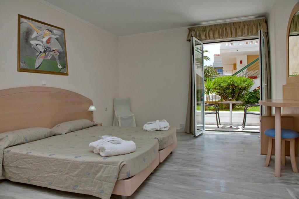 Двухместный (Стандартный двухместный номер с 1 кроватью или 2 отдельными кроватями) отеля Jo An Beach Hotel, Аделианос Кампос