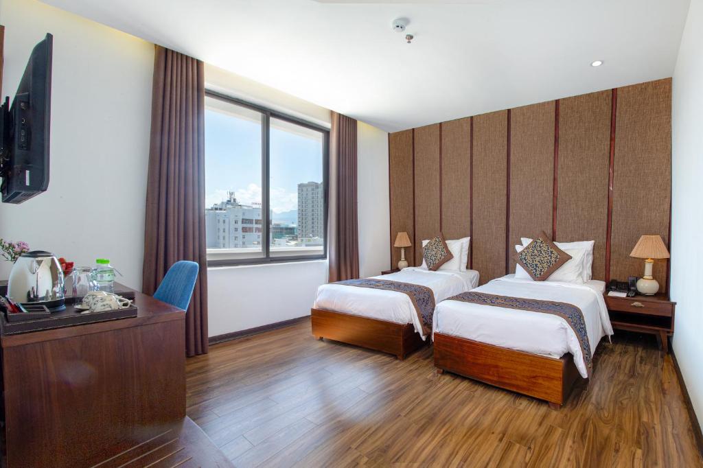 Двухместный (Двухместный номер Делюкс с 2 отдельными кроватями и видом на город) отеля Dong Duong Hotel & Suites, Дананг