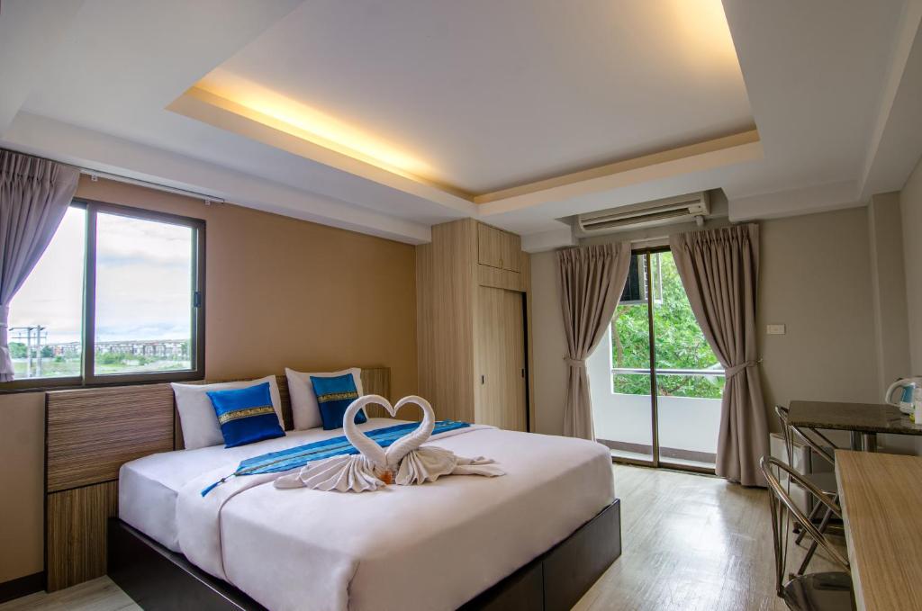 Двухместный (Двухместный номер Делюкс с 1 кроватью) отеля Tara Lake, Бангкок