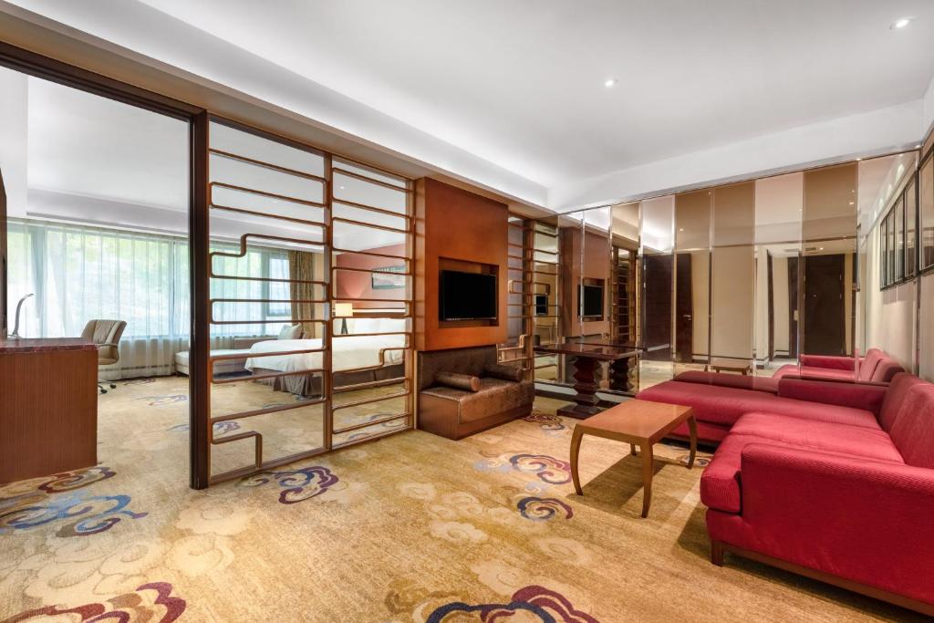Двухместный (Улучшенный люкс) отеля Holiday Inn Beijing Shijingshan Parkview, Пекин
