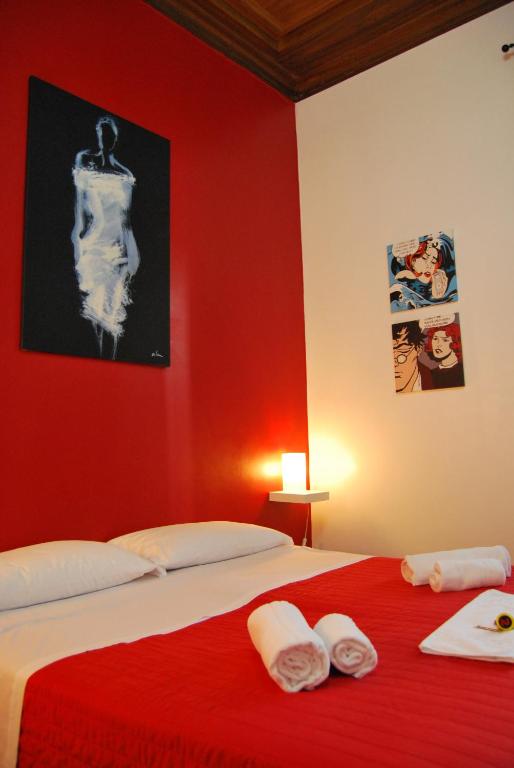 Двухместный (Двухместный номер с 1 кроватью или 2 отдельными кроватями и собственной внешней ванной комнатой) отеля Core De Roma Suites, Рим