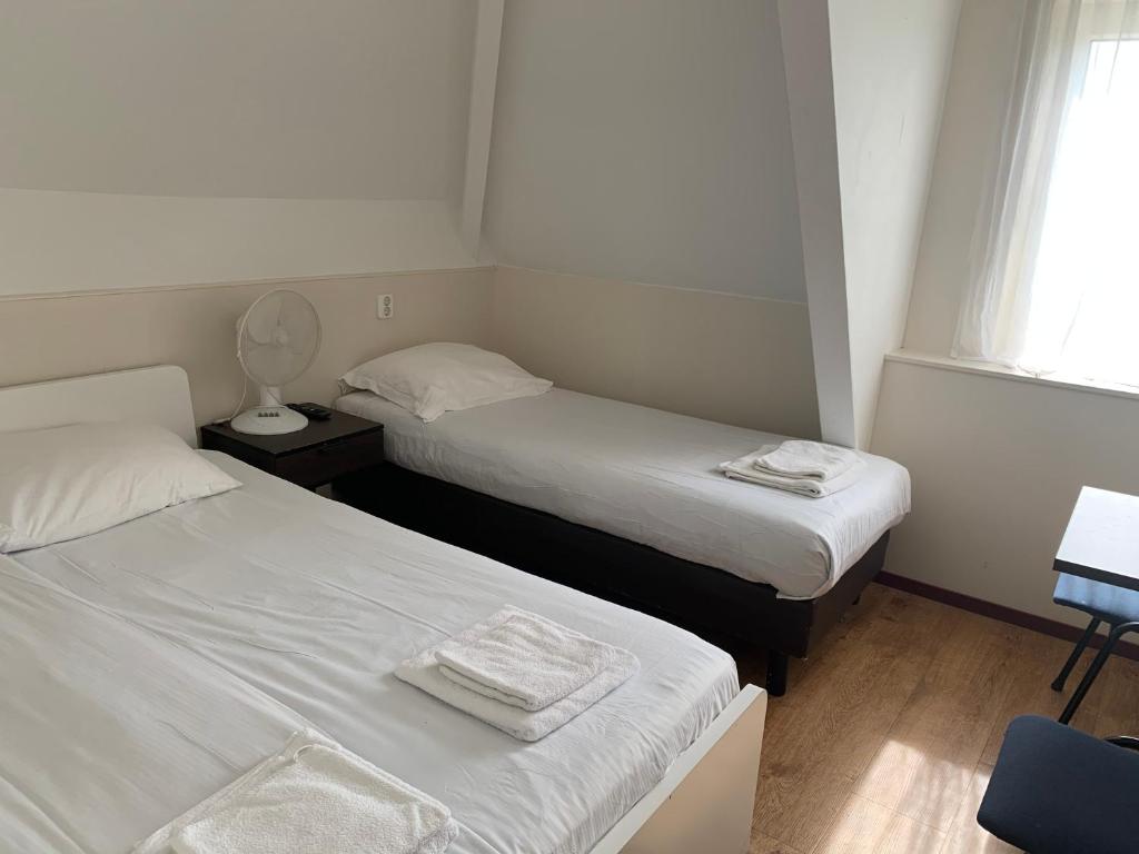 Трехместный (Трехместный номер с собственной ванной комнатой) хостела Budget Hostel Sphinx, Амстердам