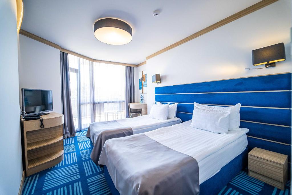 Двухместный (Стандартный двухместный номер с 1 кроватью или 2 отдельными кроватями и балконом — Бесплатная парковка и доступ на пляж) отеля HVD Viva Club Hotel - Все включено, Золотые Пески