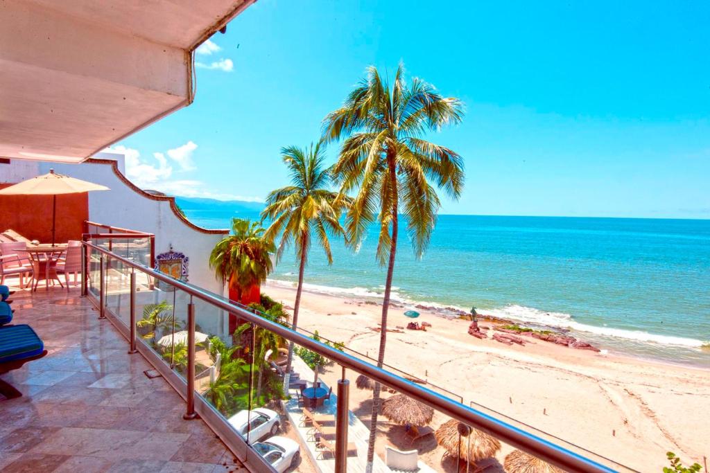 Сьюит (Four-Bedroom Suite with private pool and chef service), Vallarta Shores Beach Hotel