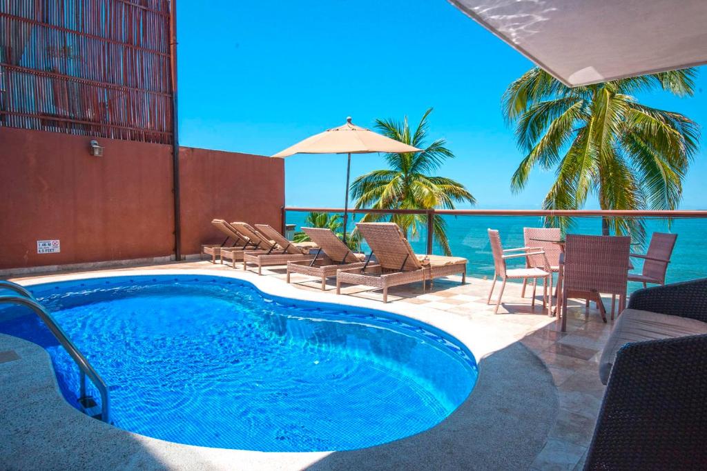 Сьюит (Four-Bedroom Suite with private pool and chef service), Vallarta Shores Beach Hotel