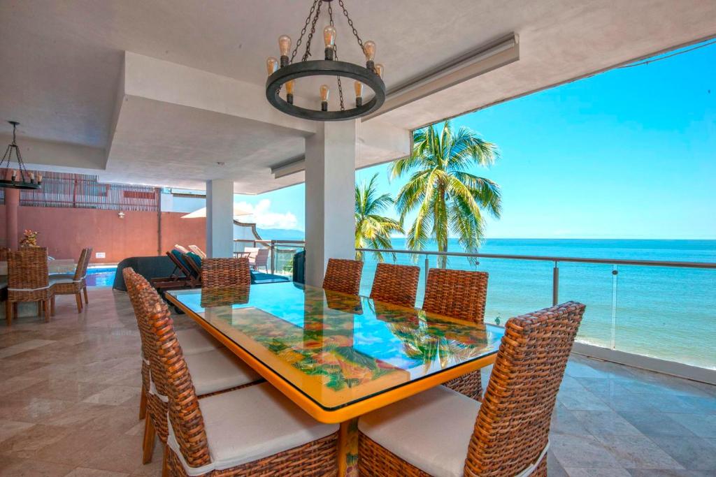 Сьюит (Four-Bedroom Suite with private pool and chef service), Vallarta Shores Beach Hotel