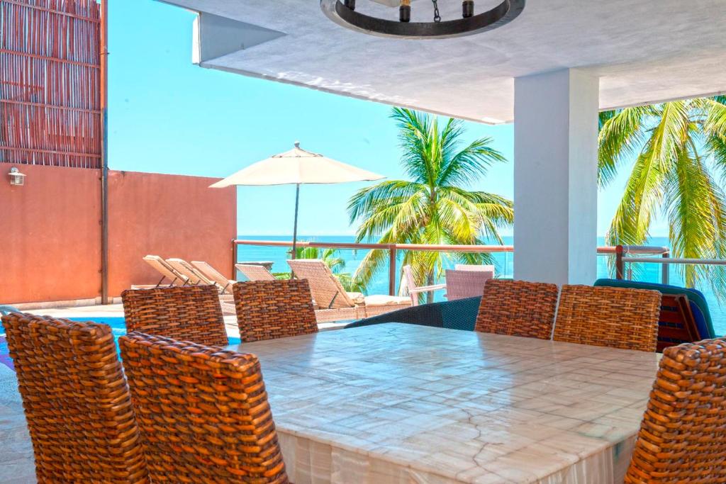 Сьюит (Four-Bedroom Suite with private pool and chef service), Vallarta Shores Beach Hotel