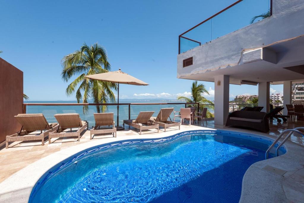 Сьюит (Four-Bedroom Suite with private pool and chef service), Vallarta Shores Beach Hotel