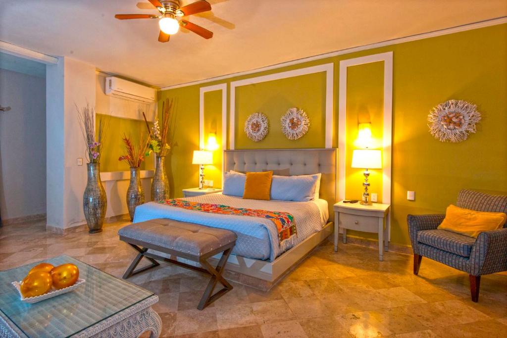 Сьюит (Four-Bedroom Suite with private pool and chef service), Vallarta Shores Beach Hotel