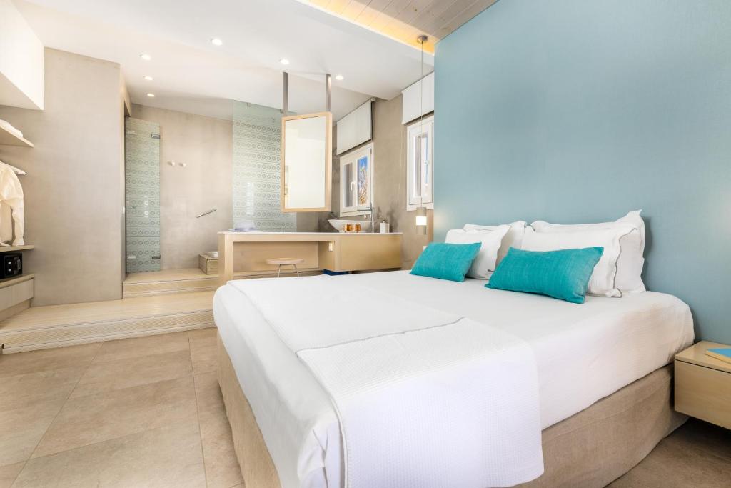 Сьюит (Premium Suite with Sea View and Spa Bath) апарт-отеля Kandiani Bleu Ciel, Науса