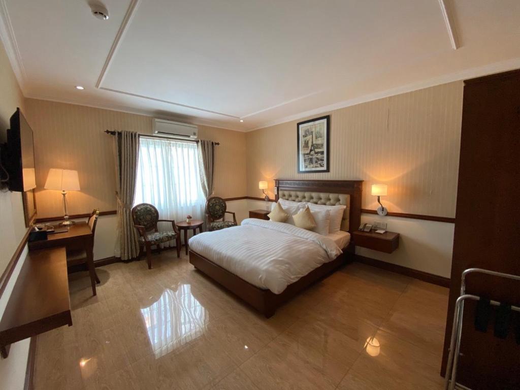 Двухместный (Улучшенный двухместный номер с 1 кроватью) апарт-отеля Central Hotel & Residences, Хошимин