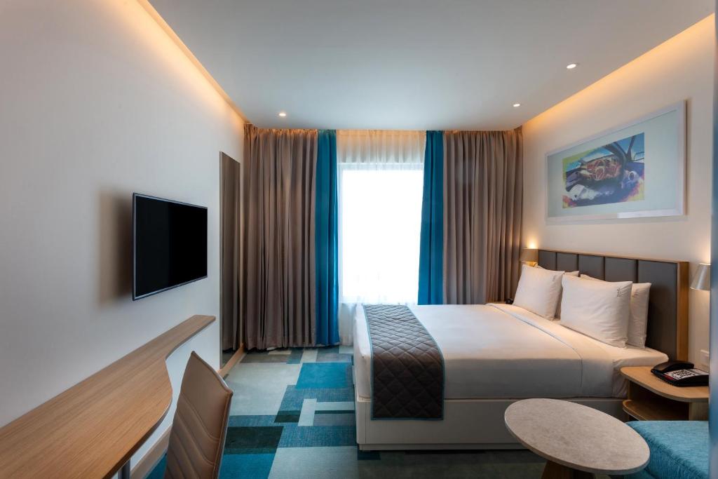 Двухместный (Standard Queen with Free Buffet Breakfast & 10% Disc on F&B and 24 Hrs Checkin), Holiday Inn Express & Suites Bengaluru Old Madras Road, an IHG Hotel