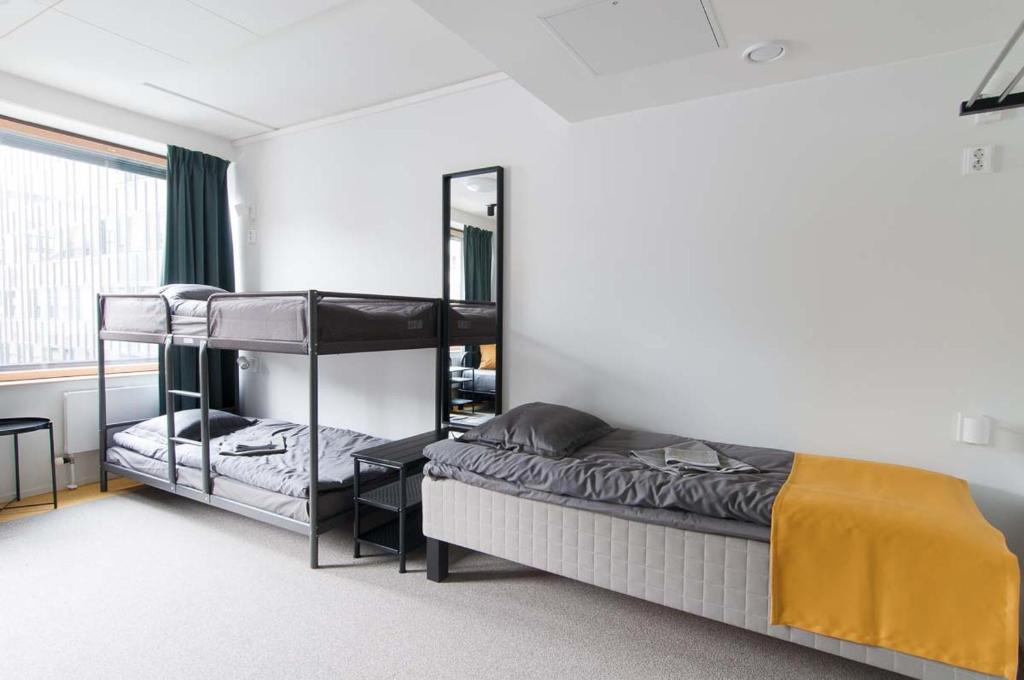 Двухместный (Отдельный двухместный номер с 1 кроватью или 2 отдельными кроватями и общей ванной комнатой) хостела Aikatalo Mini Hotel Helsinki City Center, Хельсинки