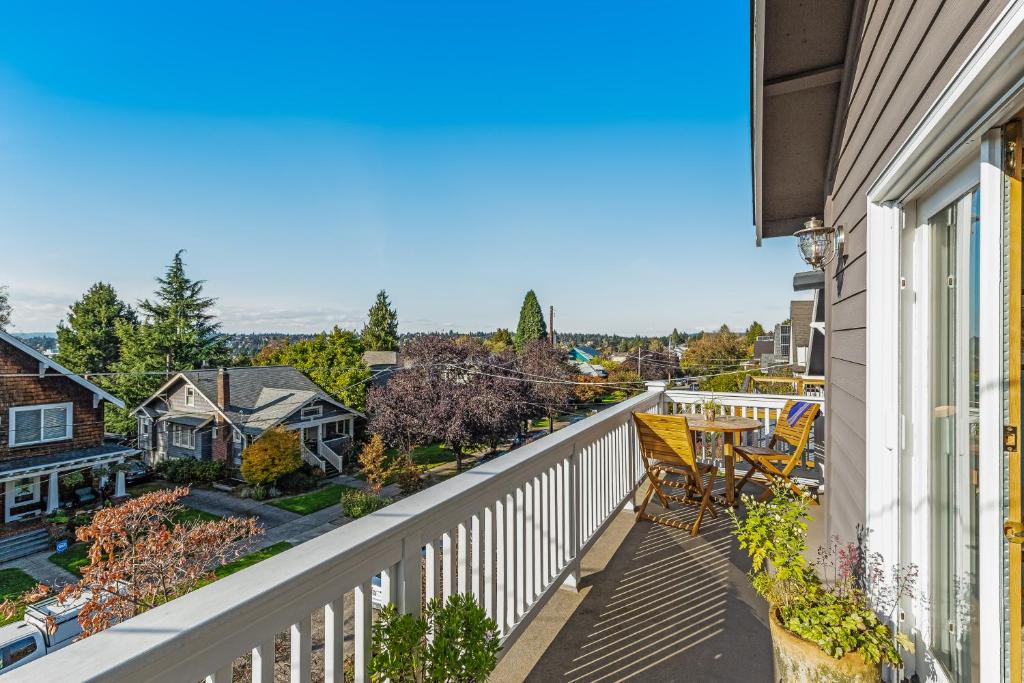 Номер (Дом с 4 спальнями), Seattle Sunsets on Phinney Ridge