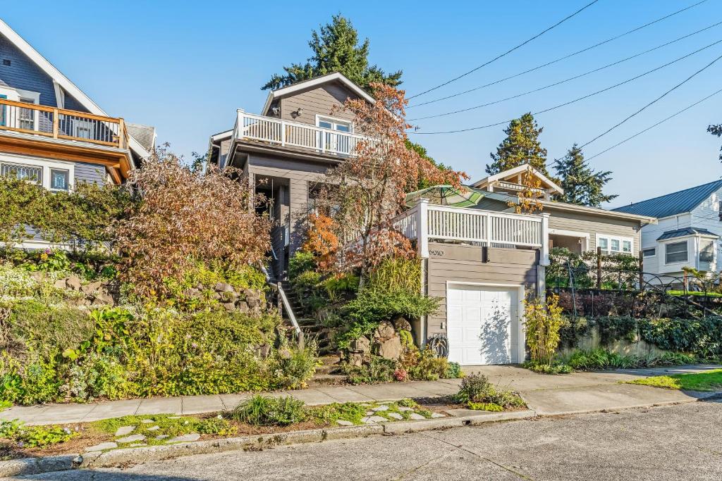 Номер (Дом с 4 спальнями), Seattle Sunsets on Phinney Ridge