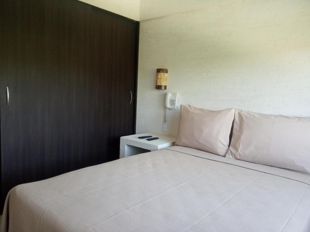 Сьюит (Улучшенный люкс) отеля Hotel Coral Cuernavaca Resort & Spa, Темиско