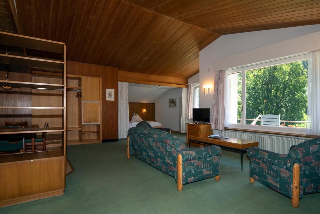 Двухместный (Улучшенный двухместный номер с 2 отдельными кроватями) отеля Hotel Berghaus, Венген
