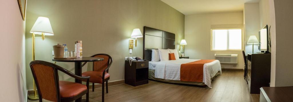 Двухместный (Улучшенный номер с кроватью размера «king-size») отеля Best Western Plaza Monterrey, Монтеррей