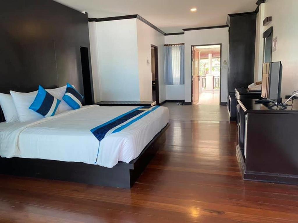 Двухместный (Двухместный номер Делюкс с 1 кроватью, вид на бассейн) курортного отеля Klong Prao Resort, Ко Чанг