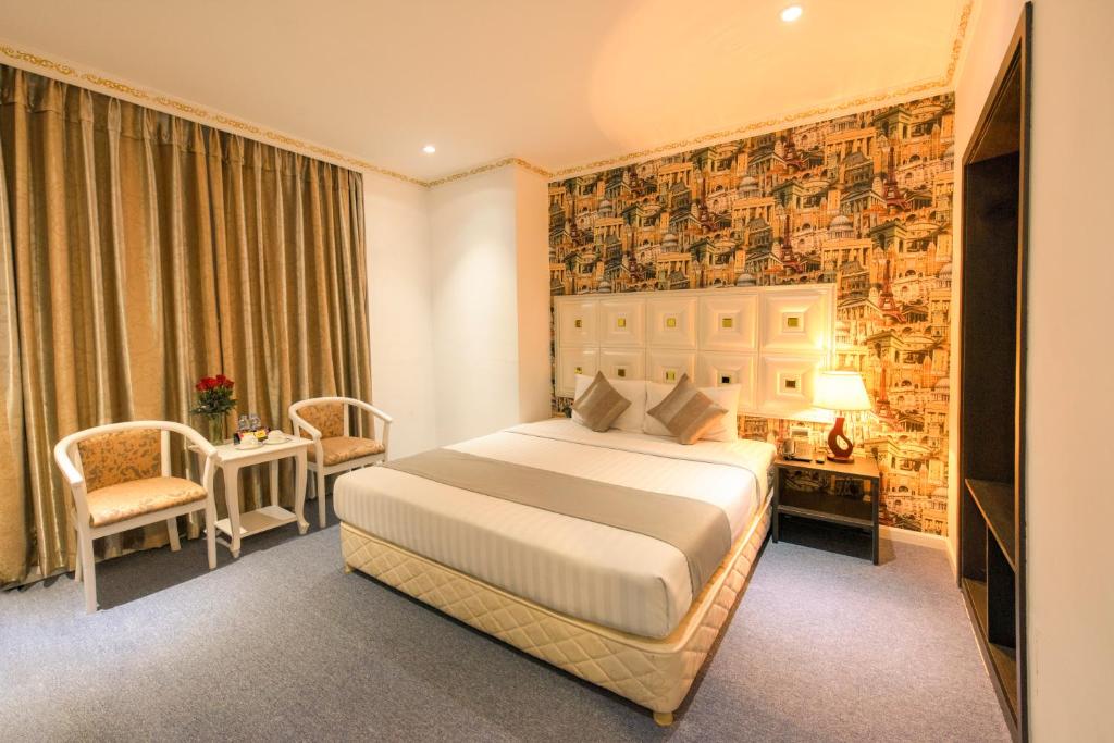 Двухместный (Стандартный номер с кроватью размера «king-size») отеля Golden Crown Hotel, Хошимин