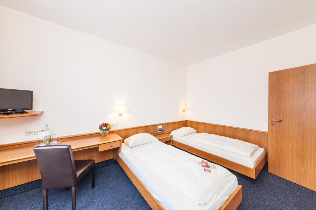 Двухместный (Стандартный двухместный номер с 2 отдельными кроватями) отеля Hotel Antares Düsseldorf, Дюссельдорф