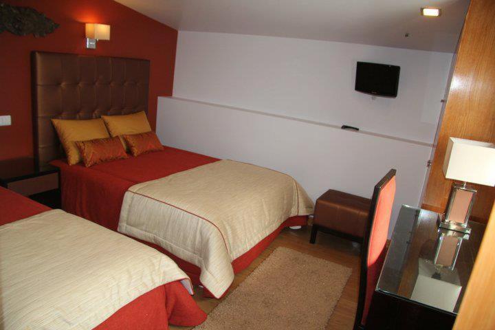 Двухместный (Двухместный номер с двуспальной кроватью и дополнительной кроватью) отеля Hotel Katia, Шавиш