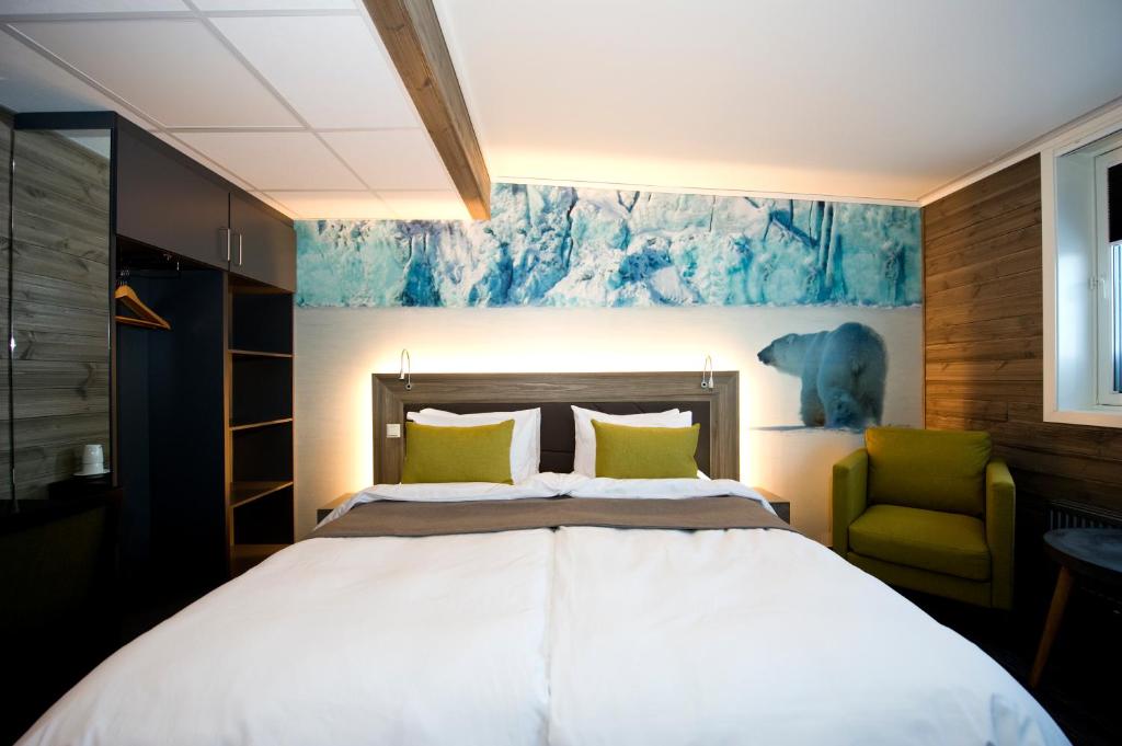 Двухместный (Улучшенный двухместный номер с 1 кроватью) отеля Svalbard Hotell & Lodge, Лонгйир