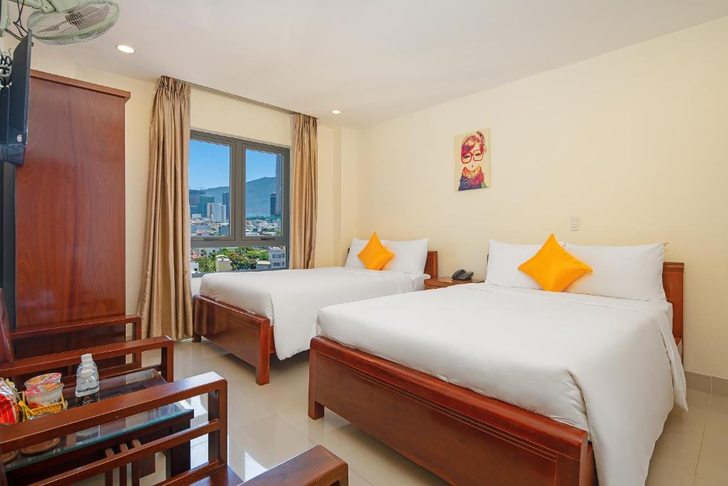 Четырехместный (Улучшенный четырехместный номер) отеля Lotus Rock 05 Hotel, Дананг