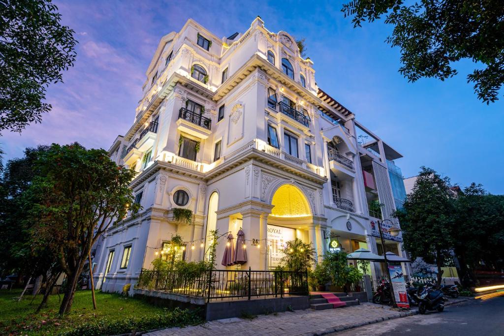 The Royal Hotel & Apartment - Phu My Hung
