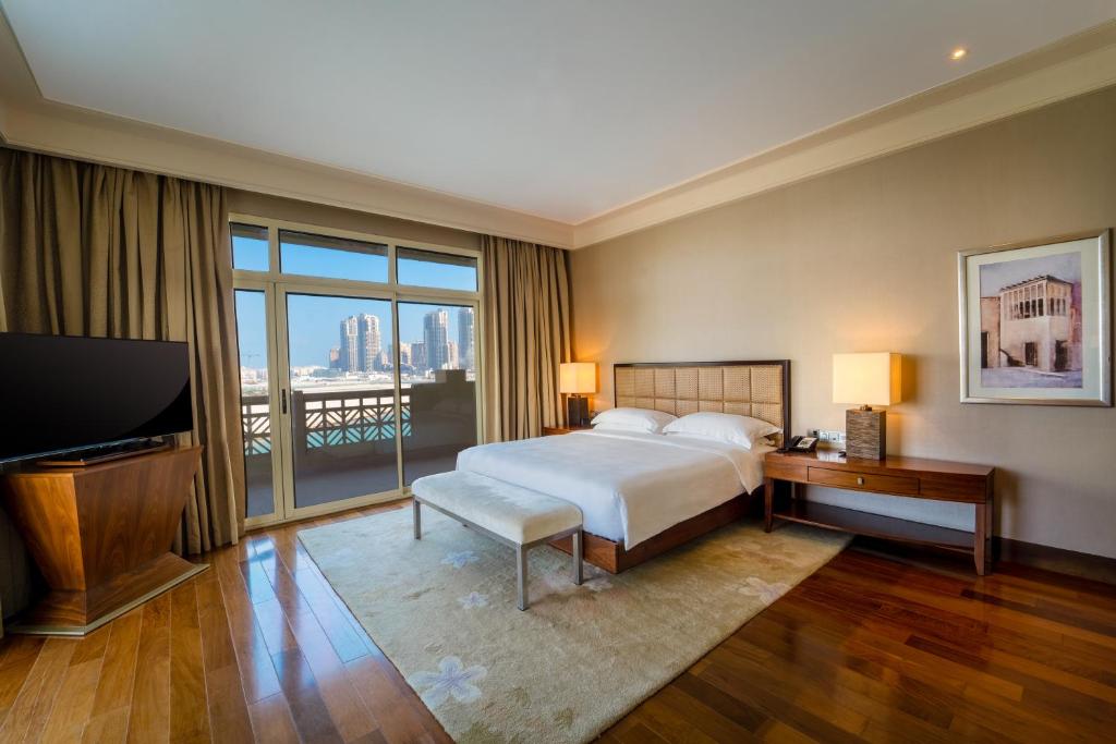 Сьюит (Люкс Al Mirqab) отеля Grand Hyatt Doha Hotel & Villas, Доха