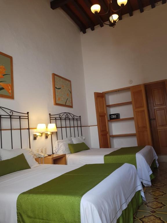 Двухместный (Двухместный номер с 2 двуспальными кроватями) отеля Hotel Quinta Lucca, Керетаро