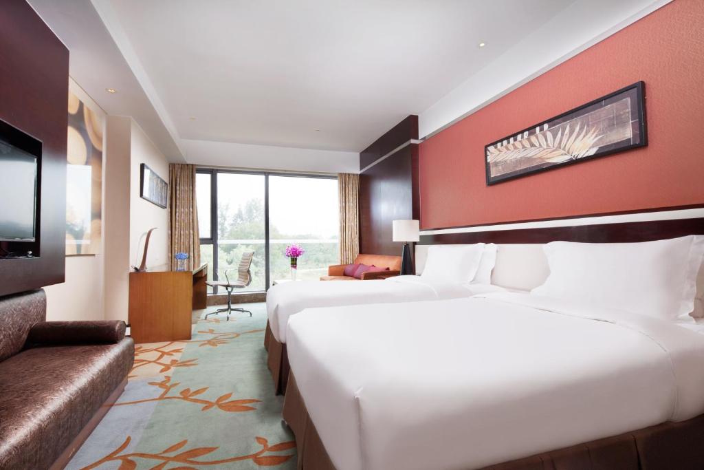 Двухместный (Улучшенный двухместный номер с 1 кроватью) отеля Holiday Inn Beijing Shijingshan Parkview, Пекин