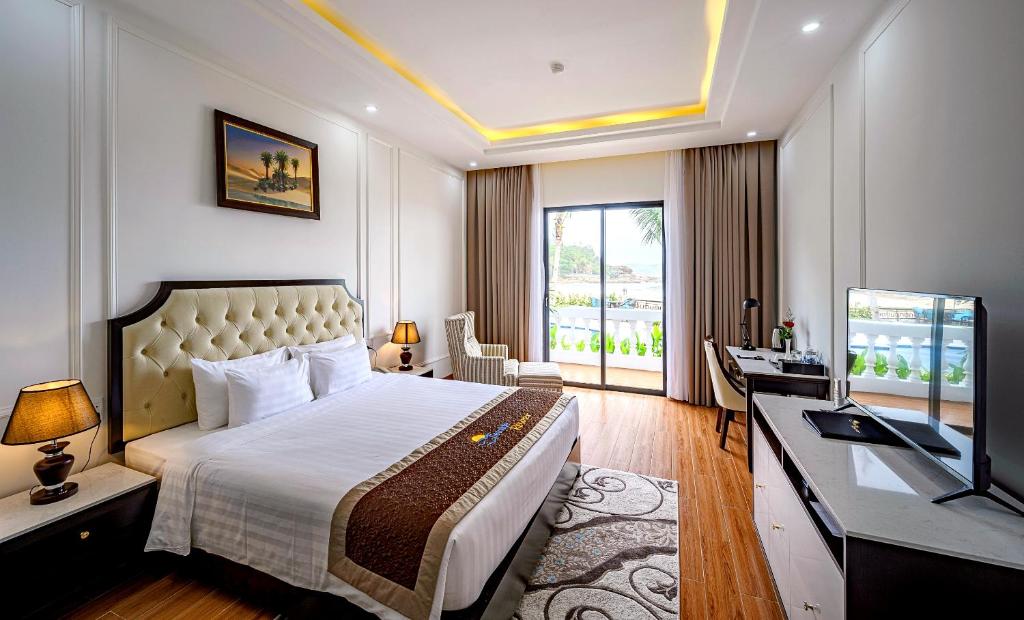 Двухместный (Двухместный номер Гранд Делюкс с 1 кроватью и видом на море) курортного отеля Seaside Boutique Resort Quy Nhon, Куинён
