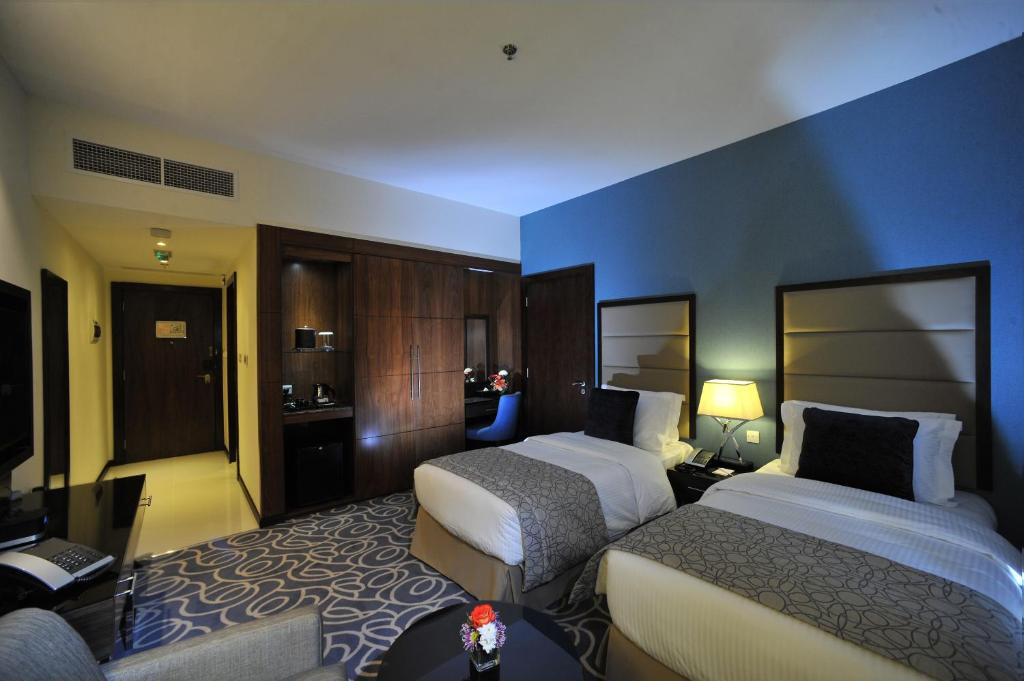 Двухместный (Двухместный номер Делюкс с 2 отдельными кроватями) отеля Ramada Abu Dhabi Corniche, Абу-Даби