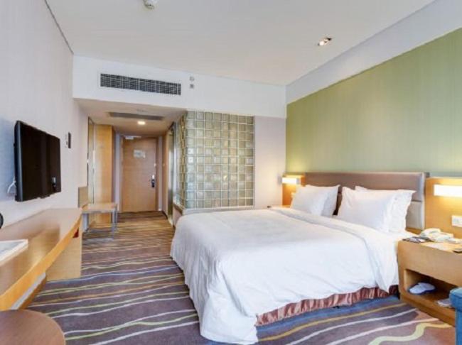 Двухместный (Улучшенный номер с кроватью размера «queen-size») отеля Holiday Inn Express Xi'an High-Tech Zone, Сиань