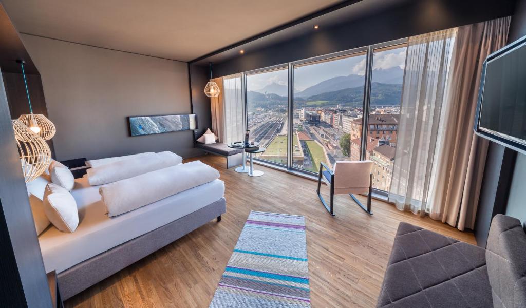 Двухместный (Улучшенный двухместный номер с 1 кроватью или 2 отдельными кроватями) отеля aDLERS Hotel Innsbruck, Инсбрук