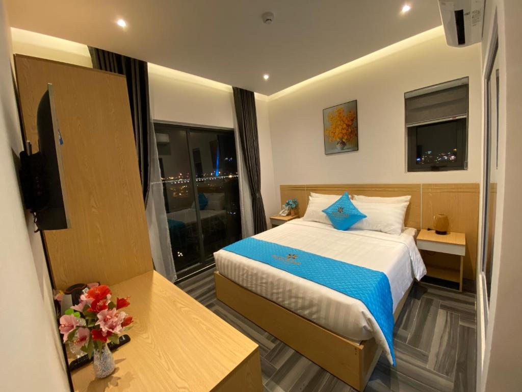 Двухместный (Стандартный двухместный номер с 1 кроватью) отеля Euro Star Riverside Hotel, Дананг