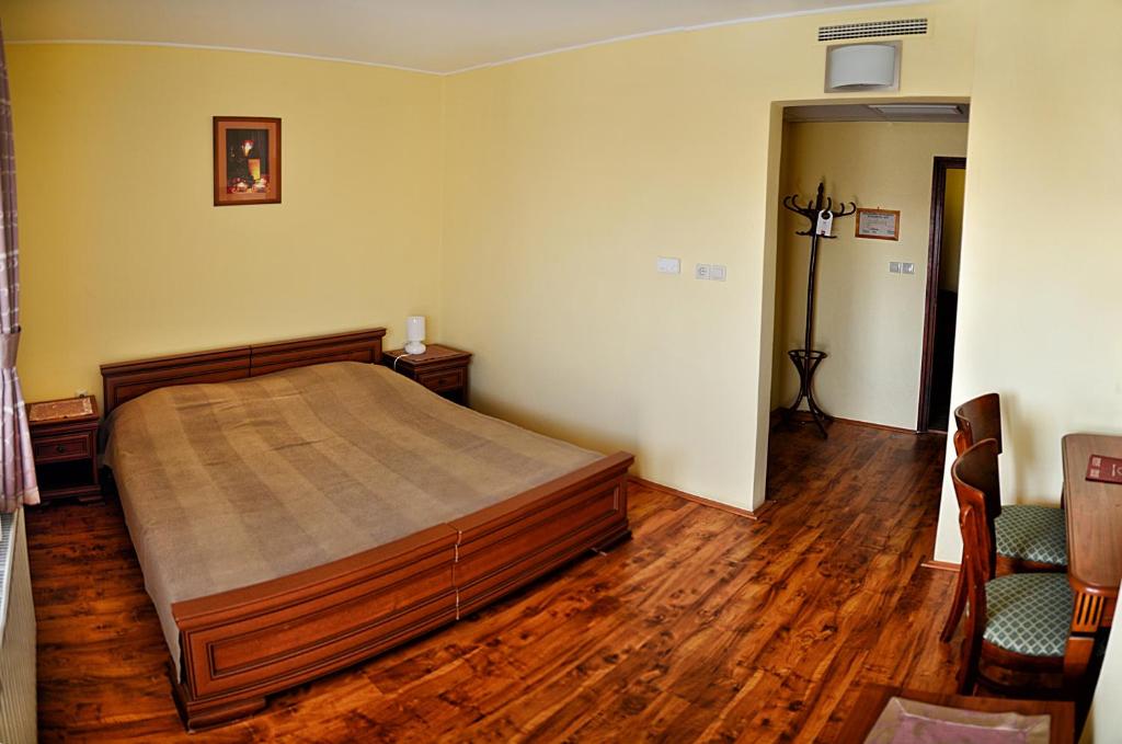 Двухместный (Улучшенный двухместный номер с 1 кроватью) отеля Polgár Panzió, Виллань