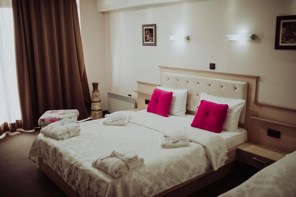 Двухместный (Двухместный номер Делюкс с 1 кроватью и балконом) отеля Hotel Milmari Resort, Копаоник