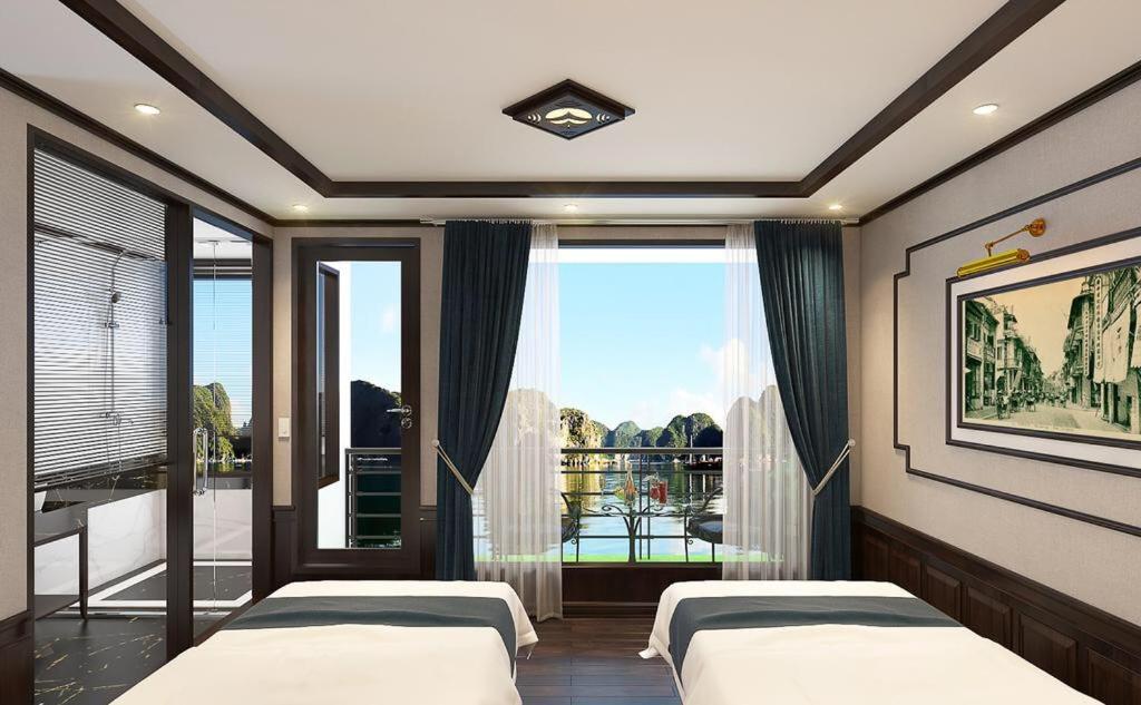 Двухместный (Улучшенный двухместный номер с 2 отдельными кроватями и видом на море) отеля Sky Cruises Ha Long, Халонг