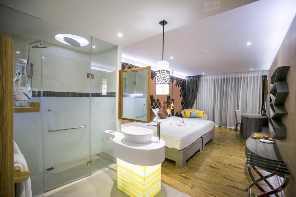 Двухместный (Двухместный номер Делюкс с 1 кроватью или 2 отдельными кроватями) курортного отеля Crest Resort & Pool Villas, Пхукет